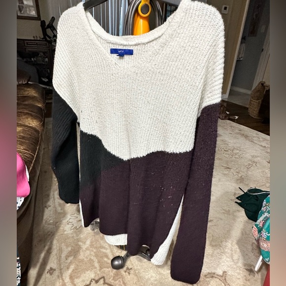 Sweater - Picture 3 of 4